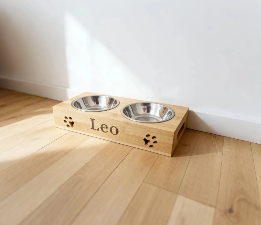 Einzigartiger Futternapf aus Holz für kleine Hunde mit Gravur